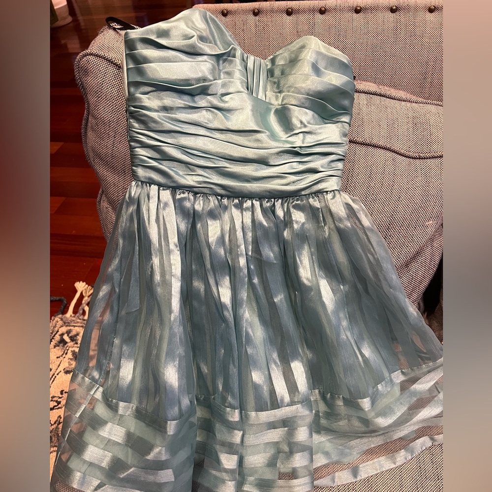 Off shoulder empire waist, flounce dress perfect for prom or that party.